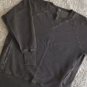 LIGHT WEIGHT SWEATSHIRT WITH POCKETS - MEDIUM